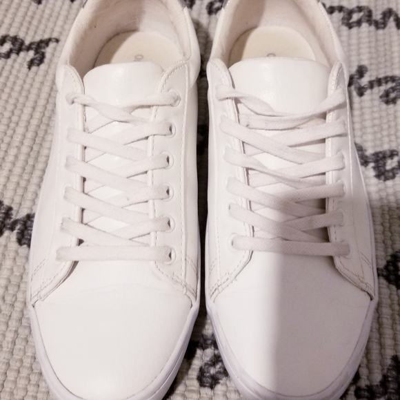 White sneakers 7" - Picture 2 of 2